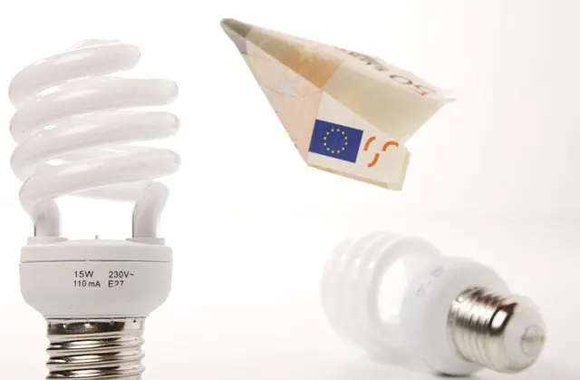 energy-savinglamp-saveelectricity-greenelectricity-2605021777773577..webp